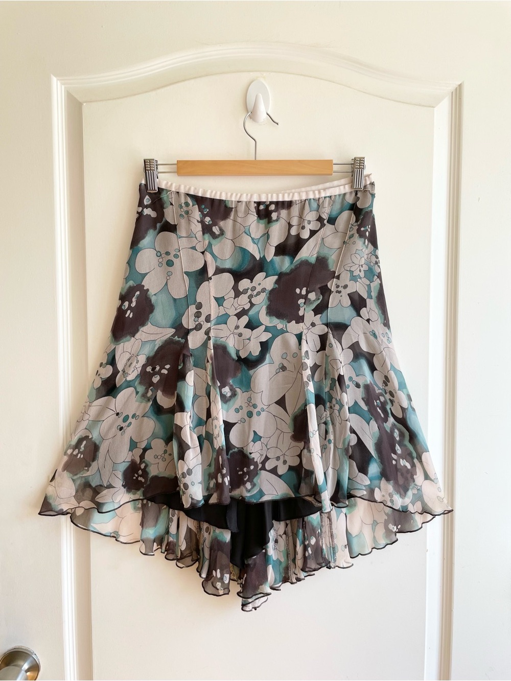 Diane Von Furstenberg Y2K 100% Silk Skirt Size 4 Floral Fairycore Asymetrical